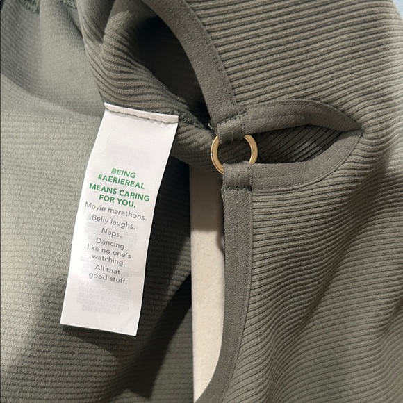 OFFLINE by Aerie Keyhole Crop Top - Picture 3 of 4